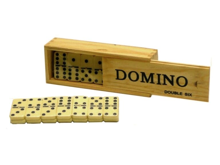 Domino in Houten Kistje